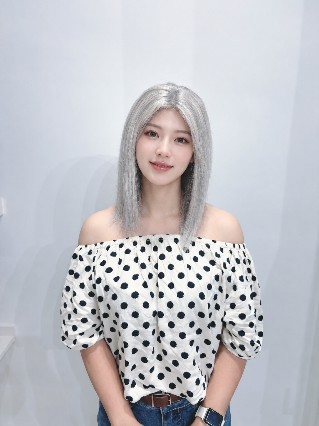 Peluca 100% Cabello Humano Lisa 12 Pulgadas | Encaje Frontal 13×4, Color Gris Mechado, Base Trasera Mecánica con Banda Fijadora Cómoda